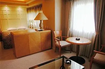 Osaka Garden Palace 4*,